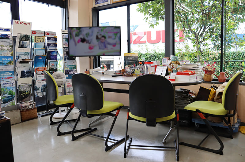 有限会社カーサービス・イケガワ店内